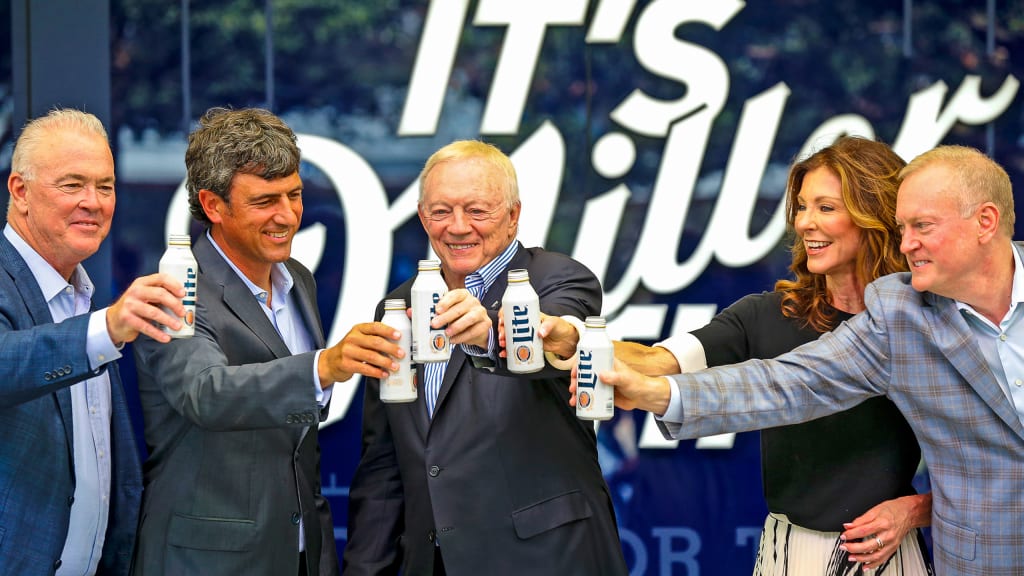 Dallas Cowboys - Tank's taking over Cowboys Miller Lite Hour