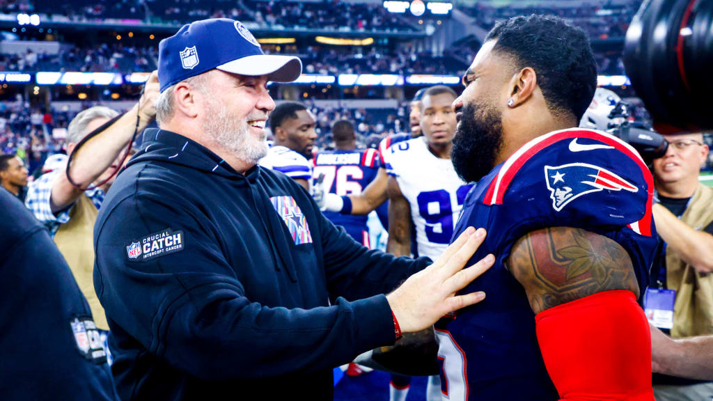 Zeke in a Patriots uniform in action : Patriots