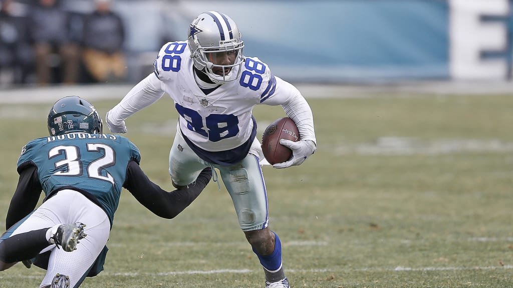 Dallas Cowboys tight end Geoff Swaim (87) celebrates with Dallas Cowboys  wide receiver Dez Bryant (88) after scoring a touchdown against the New  York Giants during the fourth quarter of an NFL