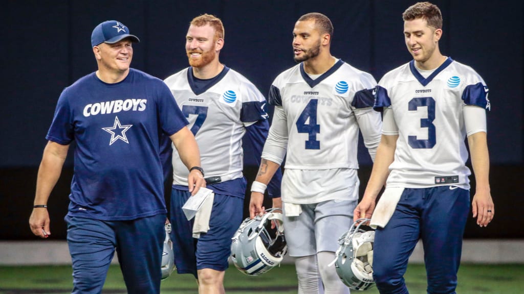 Photo: Dallas Cowboys Jon Kitna reacts at New Meadowlands Stadium