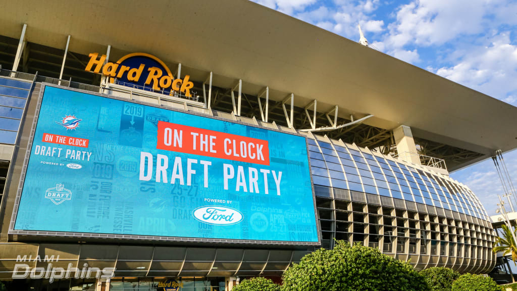 National Draft Day: Watch Yahoo Fantasy mock draft with Dan Marino and more