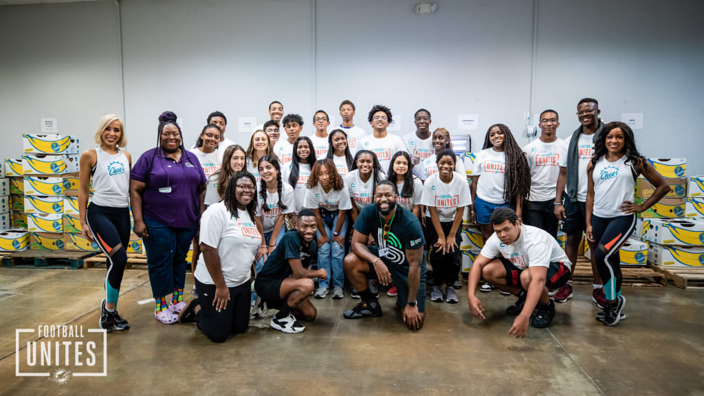 Miami Dolphins Rookies Collaborate with FOOTBALL UNITES™ Bigs in Blue for  Dolphins Kids Cook-off presented by Publix - Big Brothers Big Sisters Miami