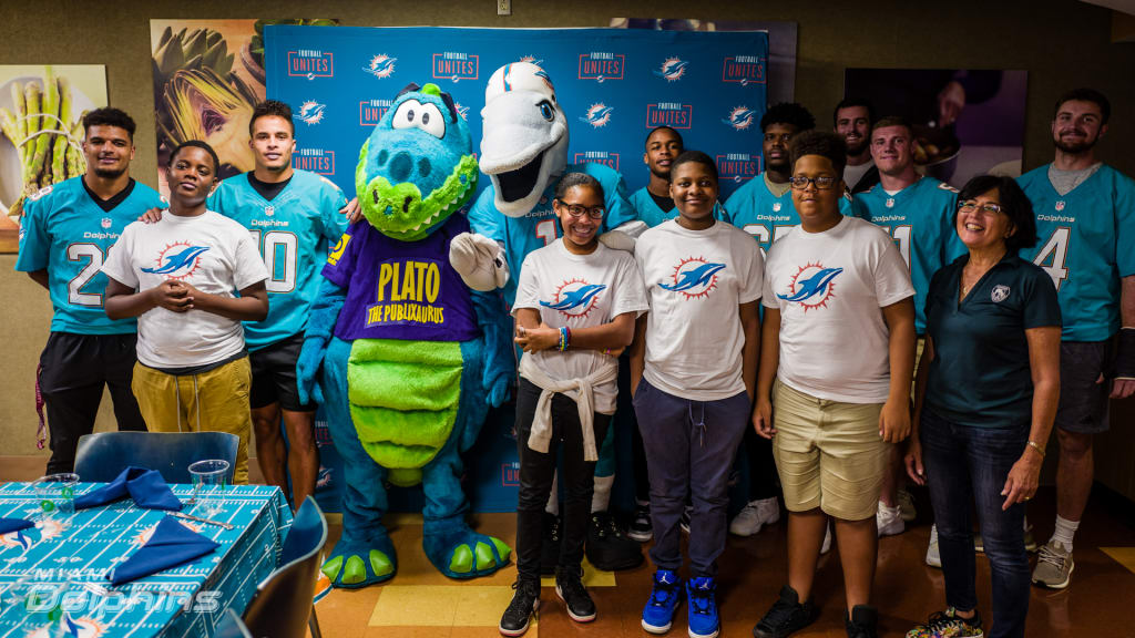 Players Participate In Dolphins Kids Cook-Off Hosted By Publix