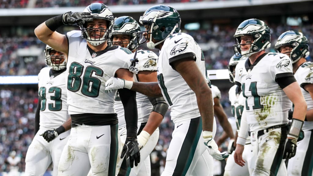 Eagles Hang On To Beat Jaguars