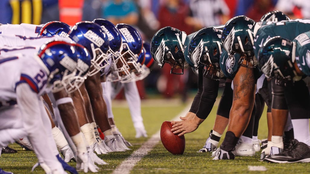 LANDOVER, MD - DECEMBER 18: New York Giants defense huddled up during the  New York Giants game versus the Washington Commanders on December 18, 2022,  at FedEx Field in Landover, MD. (Photo