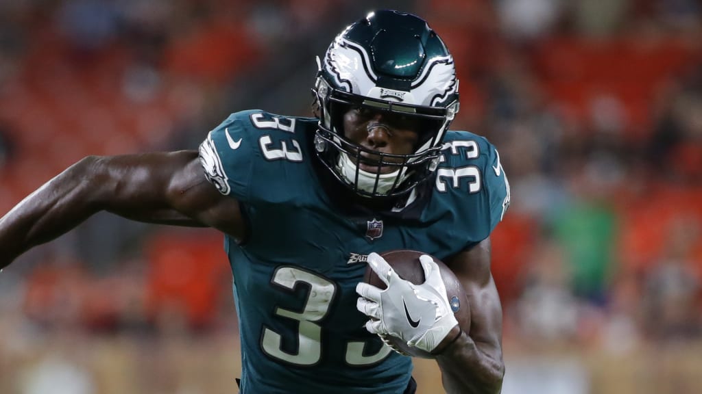 Philadelphia Eagles elevate three players from practice squad for