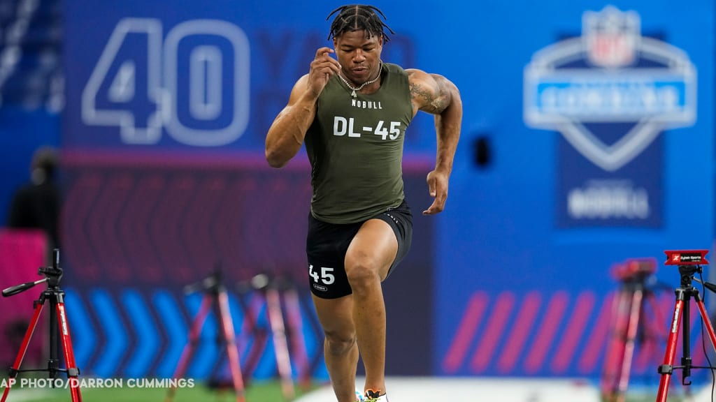 Watch Georgia DL Nolan Smith Run A 4.39 In The 40 Yard Dash