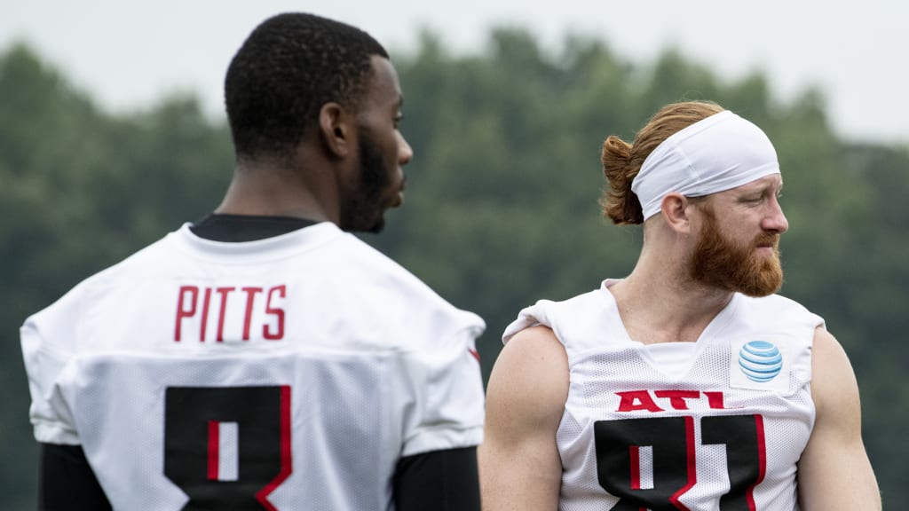 Cincinnati Bengals tight end Hayden Hurst is Earl Campbell-esque after the  catch on a 19-yard gain