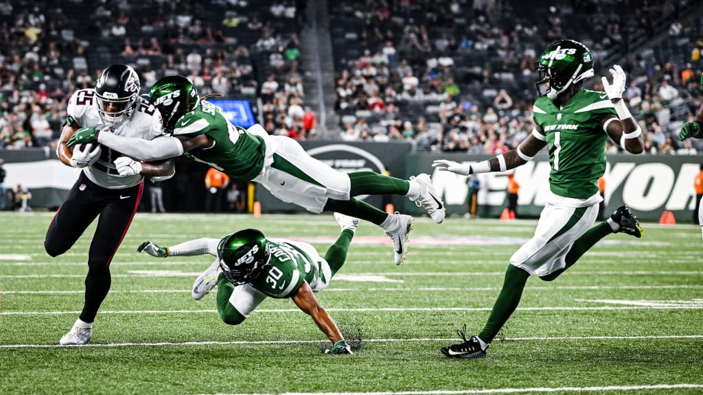 Atlanta Falcons quarterback Desmond Ridder (4) practices before a preseason  NFL football game against the New York Jets, Monday, Aug. 22, 2022, in East  Rutherford, N.J. (AP Photo/Frank Franklin II Stock Photo - Alamy