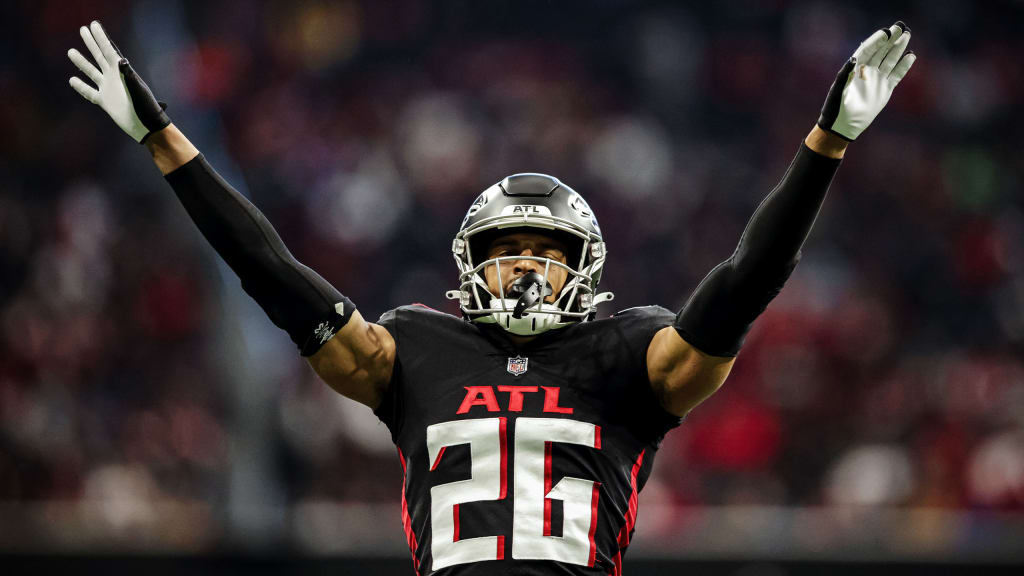 Early Bird Report: Isaiah Oliver settling into new role for Falcons