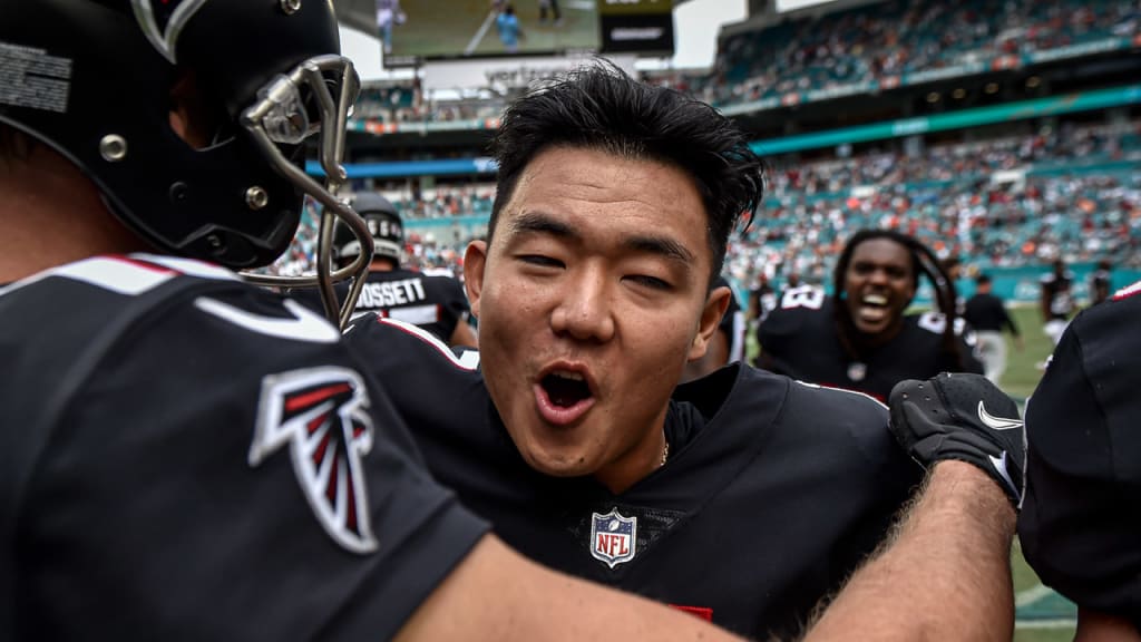 Atlanta Falcons kicker Younghoe Koo (7) practices kicking field goals on  the field before the start of an NFL football game against the Miami  Dolphins, Sunday Oct 24, 2021, in Miami Gardens