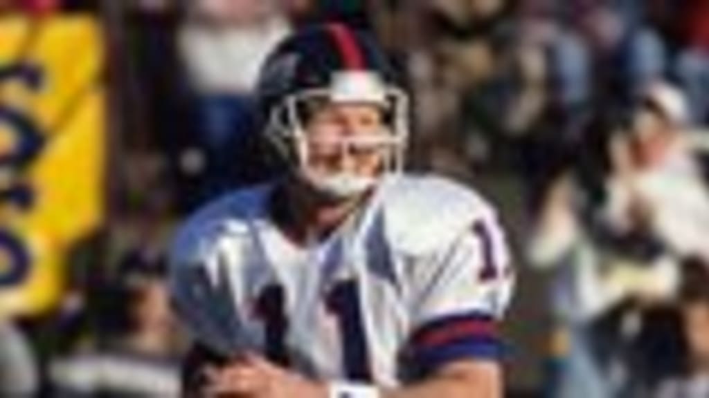 Former New York Giants Phil Simms waves to fans as he is inducted into the  Giants Ring of Honor at New Meadowlands Stadium in East Rutherford, New  Jersey, Sunday, October 3, 2010. (Photo by David Pokress/Newsday/MCT/Sipa  USA Stock Photo - Alamy