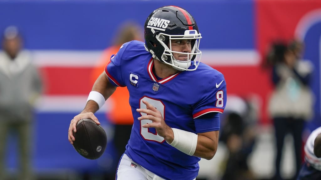 Daniel Jones injury: Giants QB gets ankle re-taped in medical tent