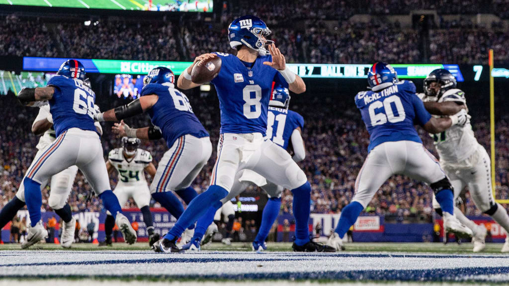 New York Giants guard Ben Bredeson (68) at the line of scrimmage