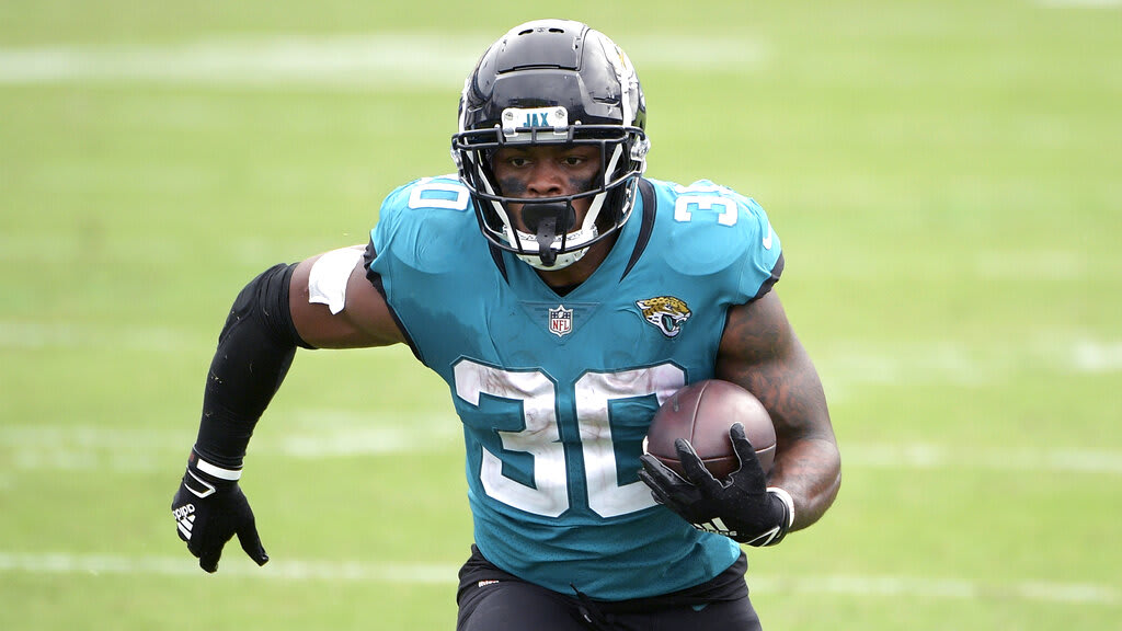 November 22, 2020 - Jacksonville, FL, U.S: Jacksonville Jaguars running  back James Robinson (30) during 1st half NFL football game between the  Pittsburgh Steelers and the Jacksonville Jaguars at TIAA Bank Field