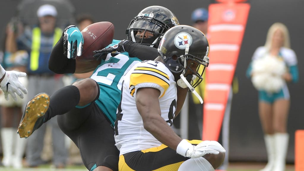 Leonard Fournette of the Jacksonville Jaguars dives into the end zone  News Photo - Getty Images