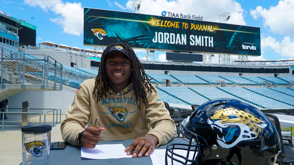 Pass rusher Jordan Smith signs rookie contract with Jaguars