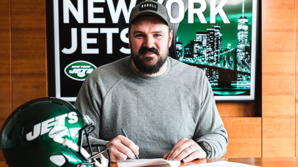 Jets address key need, re-sign center Connor McGovern