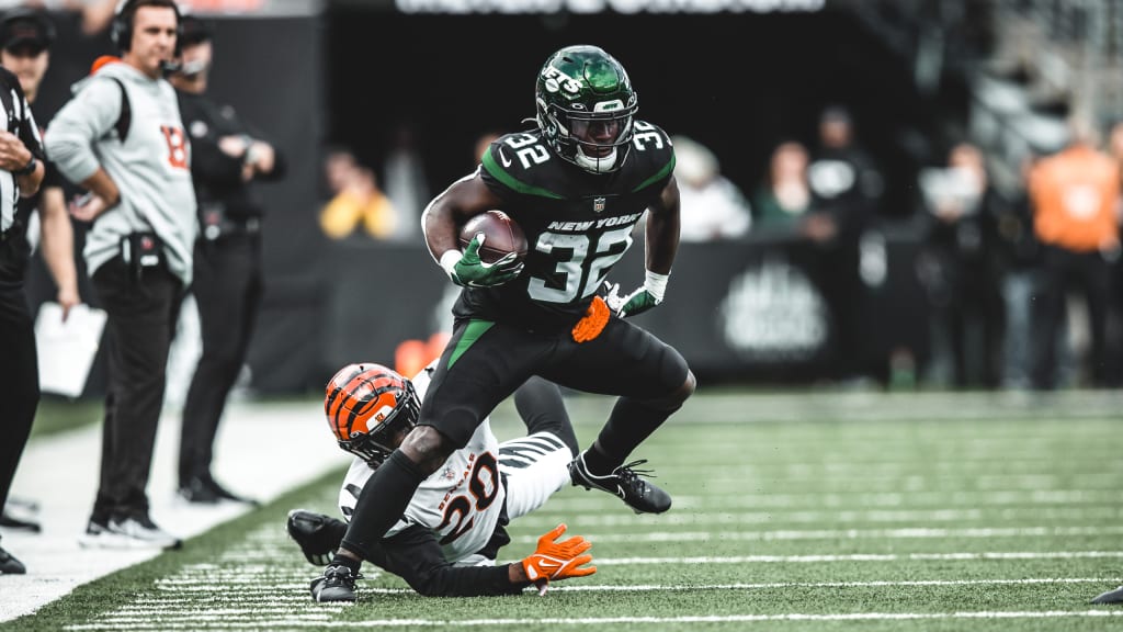 New York Jets running back Michael Carter (32) is tackled during