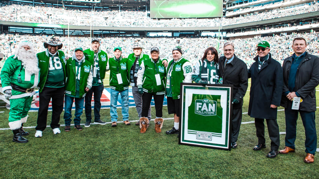 DVIDS - Images - Service Members Unfurl Flag at NY Jets First Home