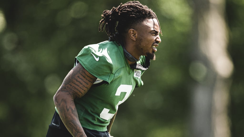 September 26, 2022, East Rutherford, New Jersey, USA: New York Jets safety  Jordan Whitehead (3) and teammates get ready during warm-up prior to  kickoff against the Cincinnati Bengals during a NFL game