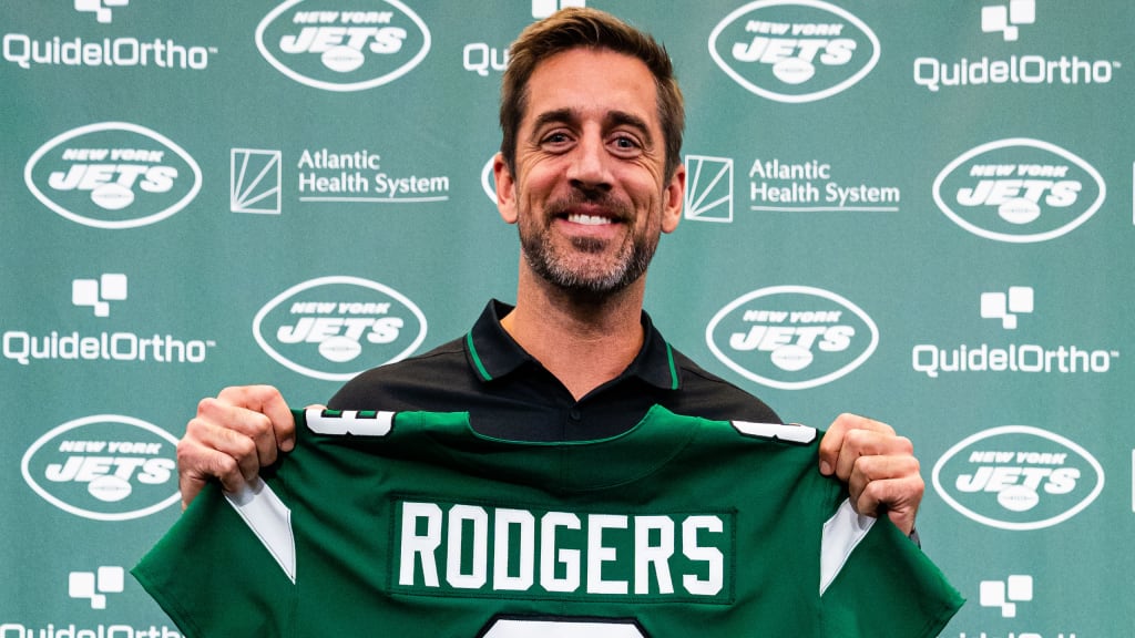 Jets' Aaron Rodgers trade draws comparison to Buccaneers signing