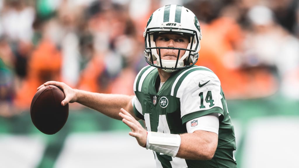 New York Jets News: Darrelle Revis 'surprised' by Sam Darnold pick