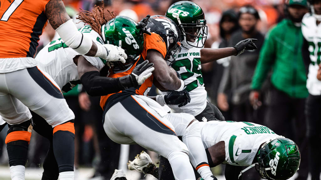 Hall hurt after 62-yard TD in Jets' 16-9 win over Broncos