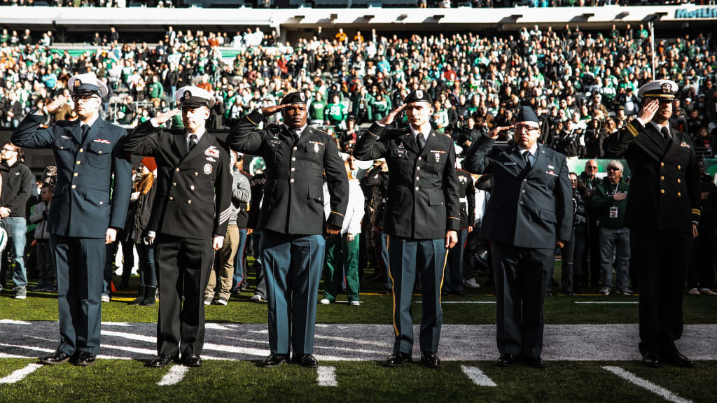 DVIDS - Images - Service Members Unfurl Flag at NY Jets First Home