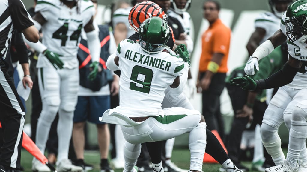 New York Jets linebacker Kwon Alexander (9) during the second half of an  NFL football game, Sunday, Oct. 23, 2022, in Denver. (AP Photo/David  Zalubowski Stock Photo - Alamy