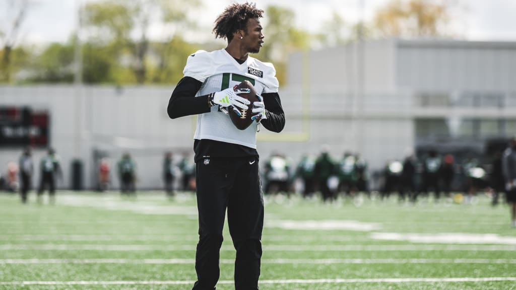 Garrett Wilson Already Bonding on Jets Practice Field with Aaron