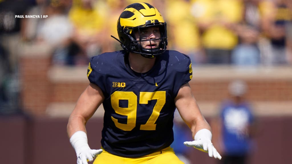 College football: Michigan star Aidan Hutchinson to enter 2022 NFL Draft 