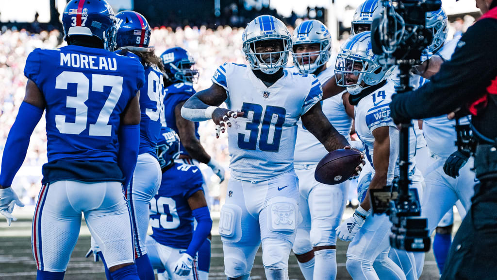 Detroit Lions running back Jamaal Williams (30) runs for a one