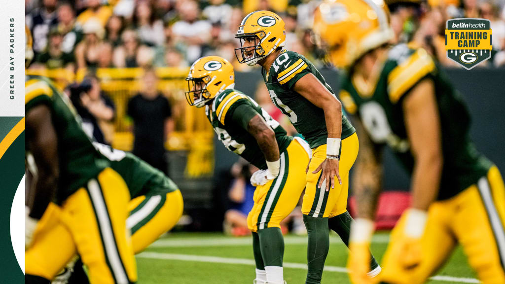 Green Bay Packers quarterback Jordan Love warms up before the