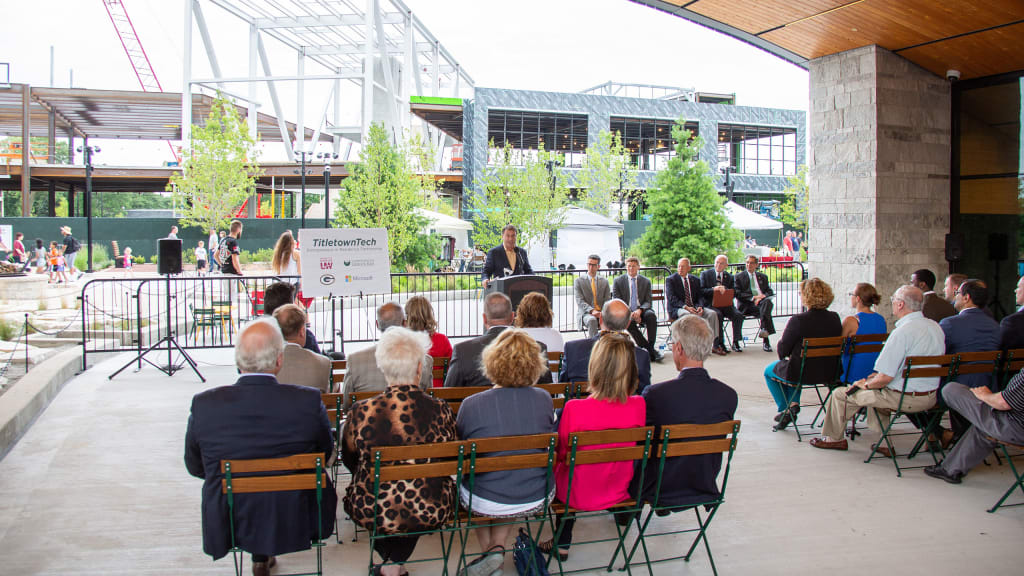 The Green Bay Packers and Microsoft team up to bring the world's  innovations and tech expertise to the heart of Wisconsin - The Official  Microsoft Blog