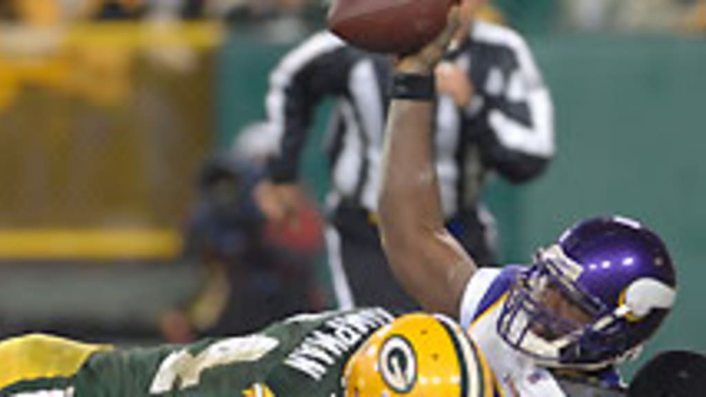 Packers keep playoff hopes alive by defeating NFC North rival Vikings