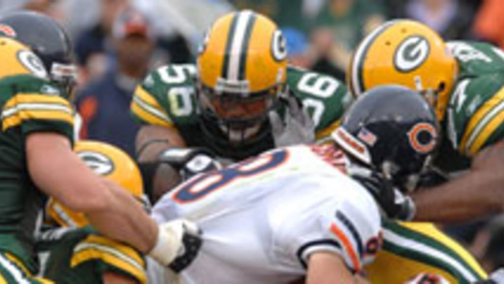 Chicago Bears' Bernard Berrian, center, celebrates his 41-yard