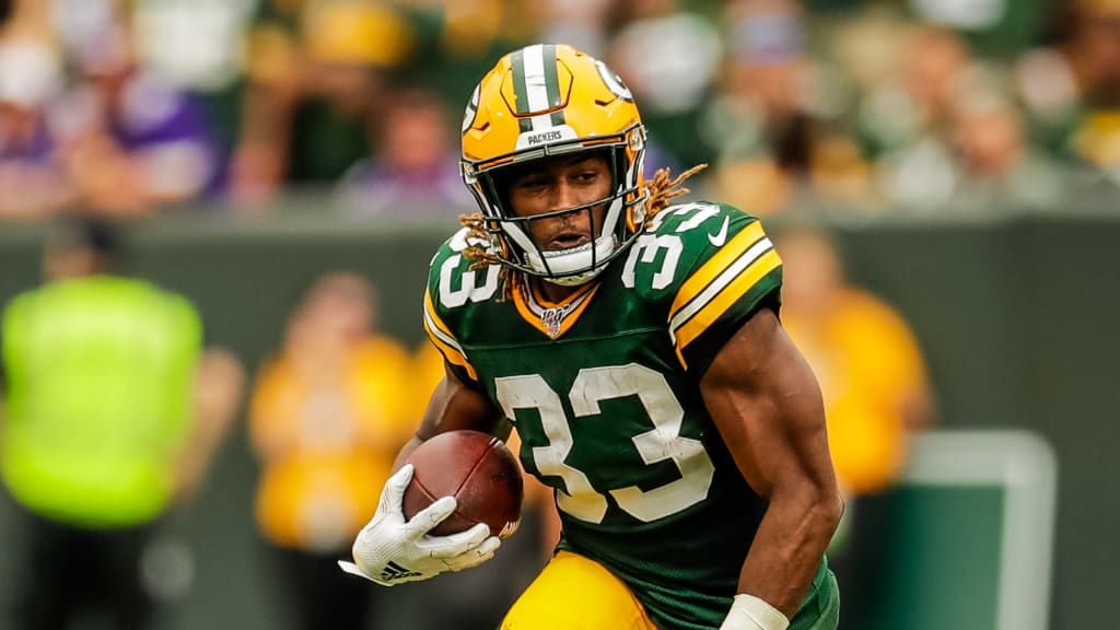 Dallas Cowboys linebacker Leighton Vander Esch (55) plays defense during an  NFL game against the Green Bay Packers Sunday, Nov. 13, 2022, in Green Bay,  Wis. (AP Photo/Jeffrey Phelps Stock Photo - Alamy