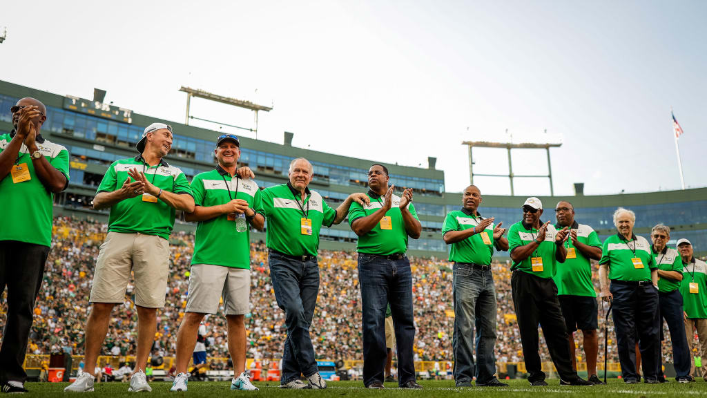 Packers Alumni Bowman, Lee At Lambeau Field This Weekend