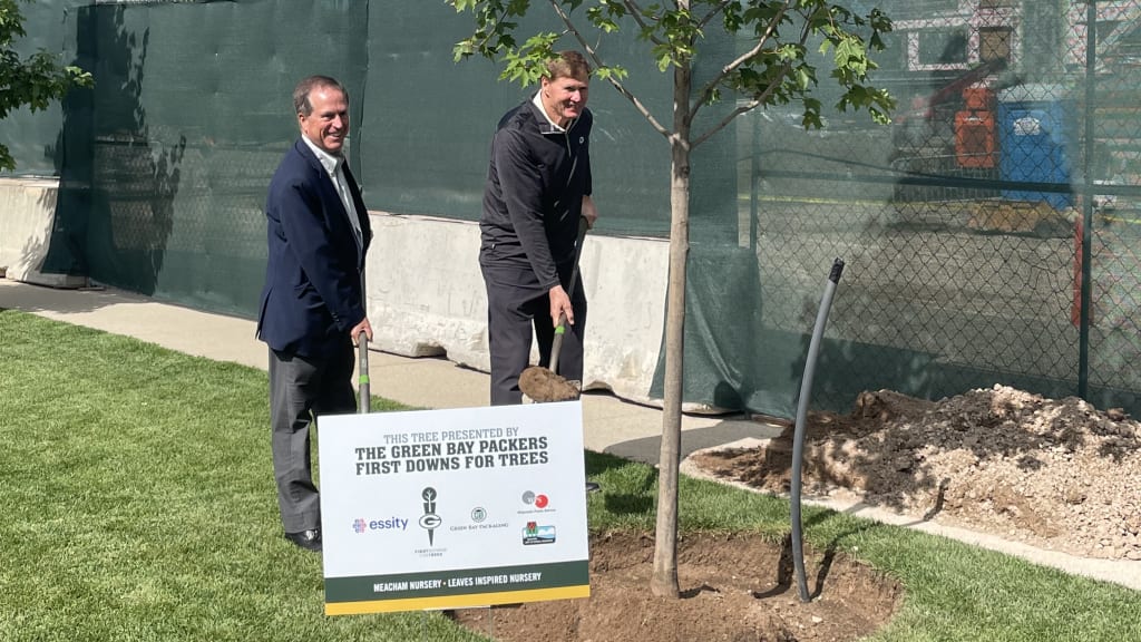 Packers donate over 400 trees to Brown County communities as part of green  initiative