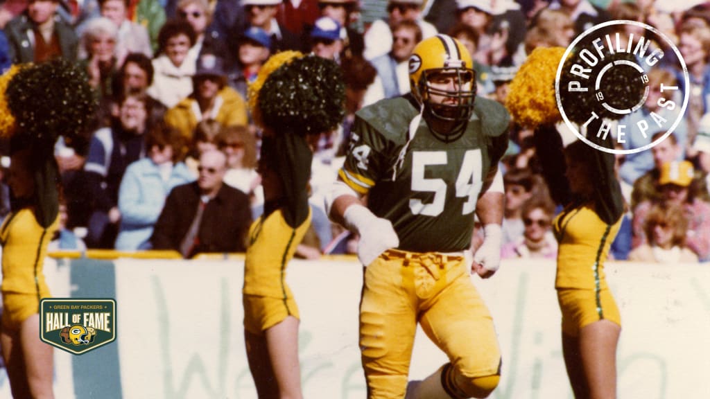 Former Green Bay Packer Larry McCarren smiles as he signs an