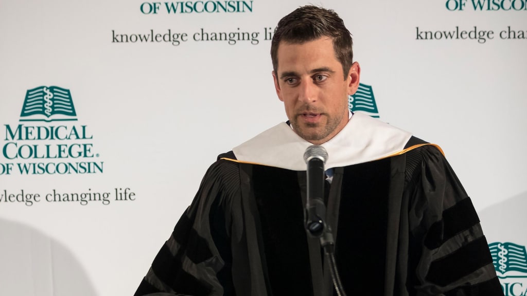 Packers' Aaron Rodgers receives honorary doctorate for fight