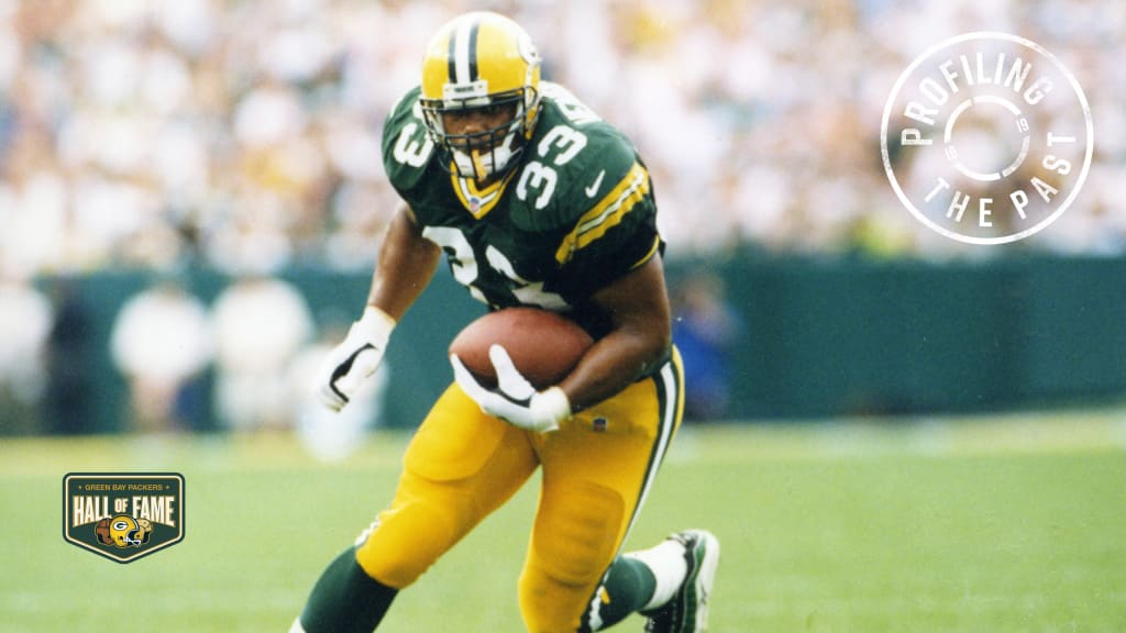 Green Bay Packers fullback William Henderson gets tangled up as he runs a  drill at football training camp Tuesday, Aug. 1, 2006, in Green Bay, Wis.  (AP Photo/Morry Gash Stock Photo - Alamy