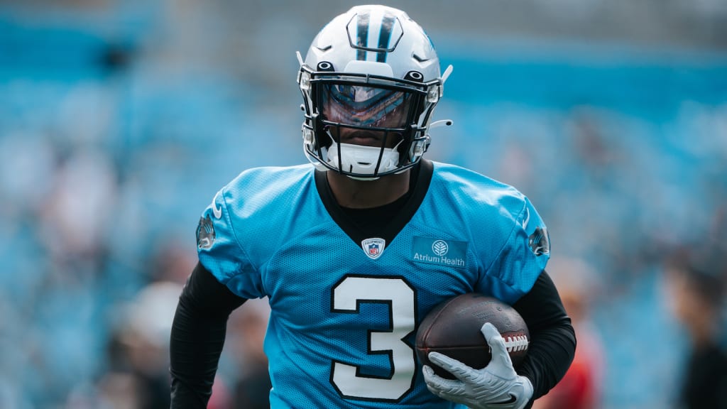 Buffalo Bills running back Raheem Blackshear (35) returns a kick-off during  an NFL preseason football game against the Carolina Panthers, Saturday,  Aug. 26, 2022, in Charlotte, N.C. (AP Photo/Brian Westerholt Stock Photo 