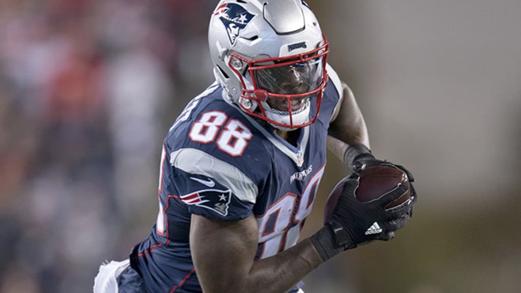 Martellus Bennett injury: Patriots place TE on IR, 2017 season is