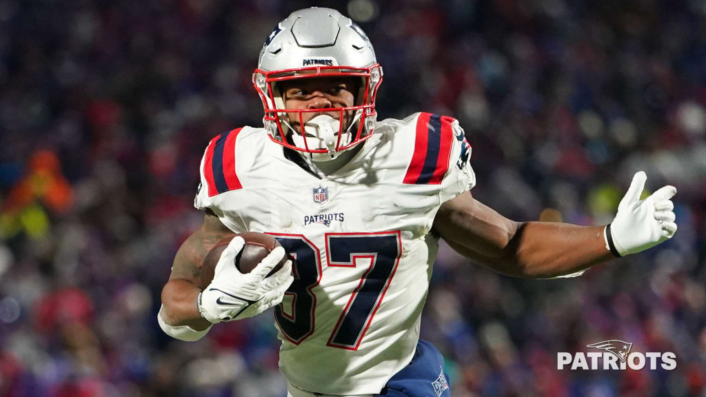 Unfiltered Notebook 10/4: Jakobi Meyers looking to earn Brady's trust