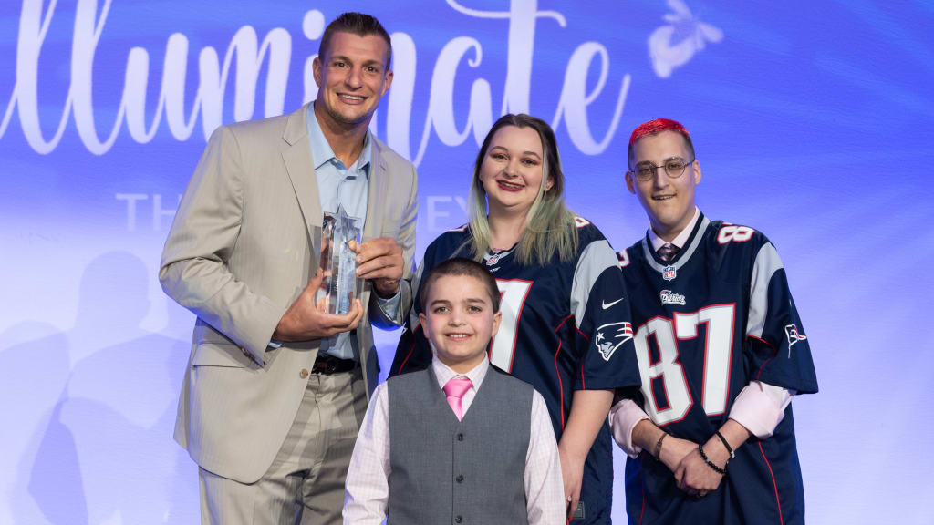 Rob Gronkowski gives football advice to Massachusetts teen after granting  Super Bowl Make-A-Wish on New Year's Eve 