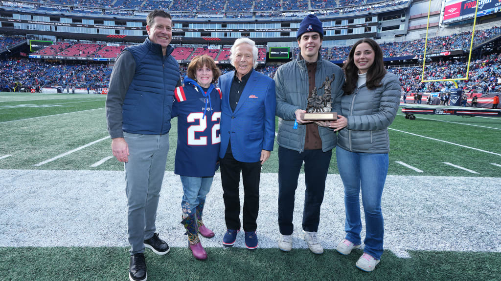 New England Patriots to honor football legend and former star