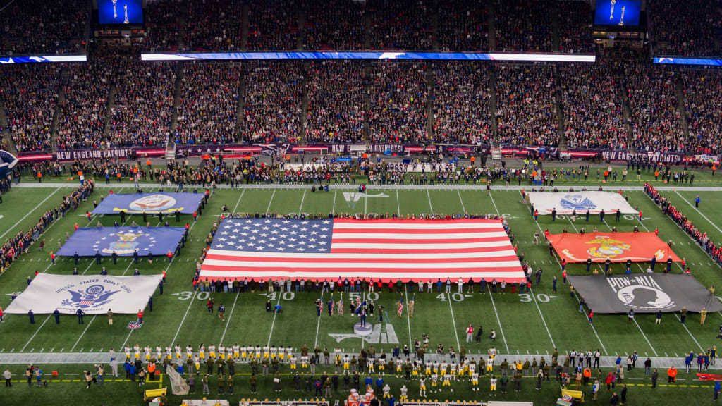 Tom Brady saluted by Patriots fans at Gillette Stadium — and