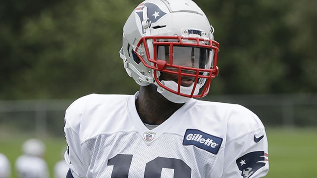 Josh Gordon present, Julian Edelman in pads at Patriots practice